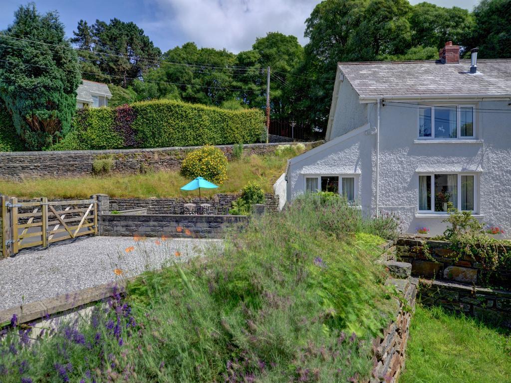 2 Tan Yr Eglwys Villa Pontardawe Bagian luar foto