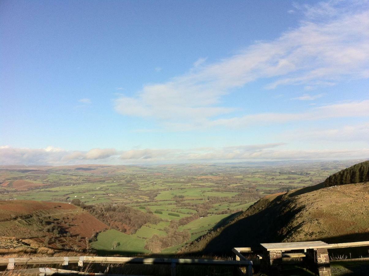 2 Tan Yr Eglwys Villa Pontardawe Bagian luar foto