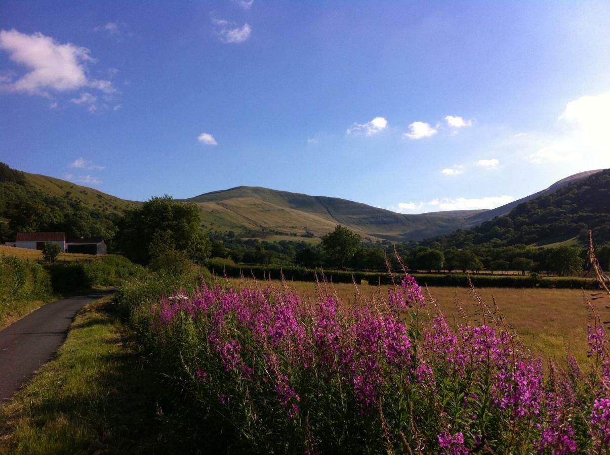 2 Tan Yr Eglwys Villa Pontardawe Bagian luar foto